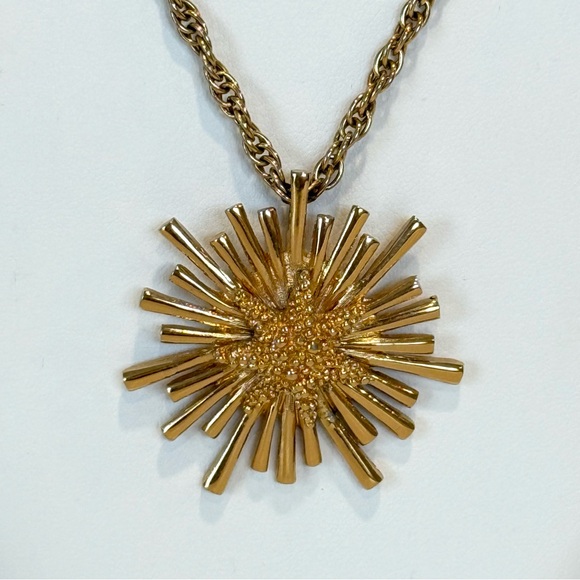Vintage Monet MCM Starburst Atomic Burst Pendant 18” Chain Necklace Gold Tone - Picture 3 of 11